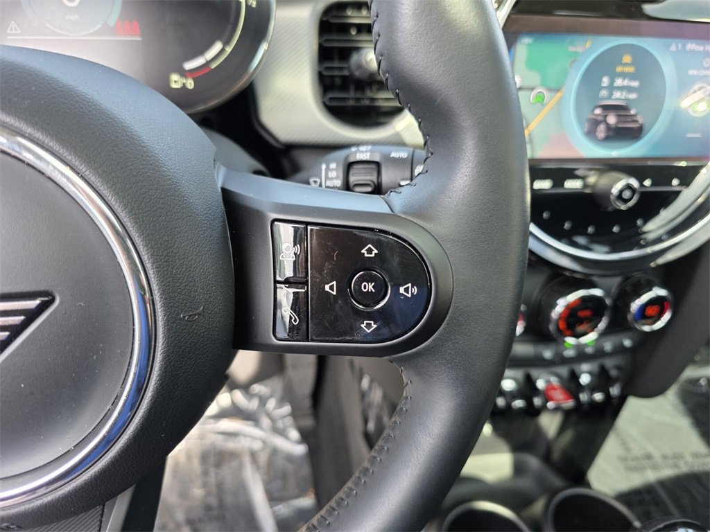 Used 2023 MINI Cooper 4-Door Hardtop image 21