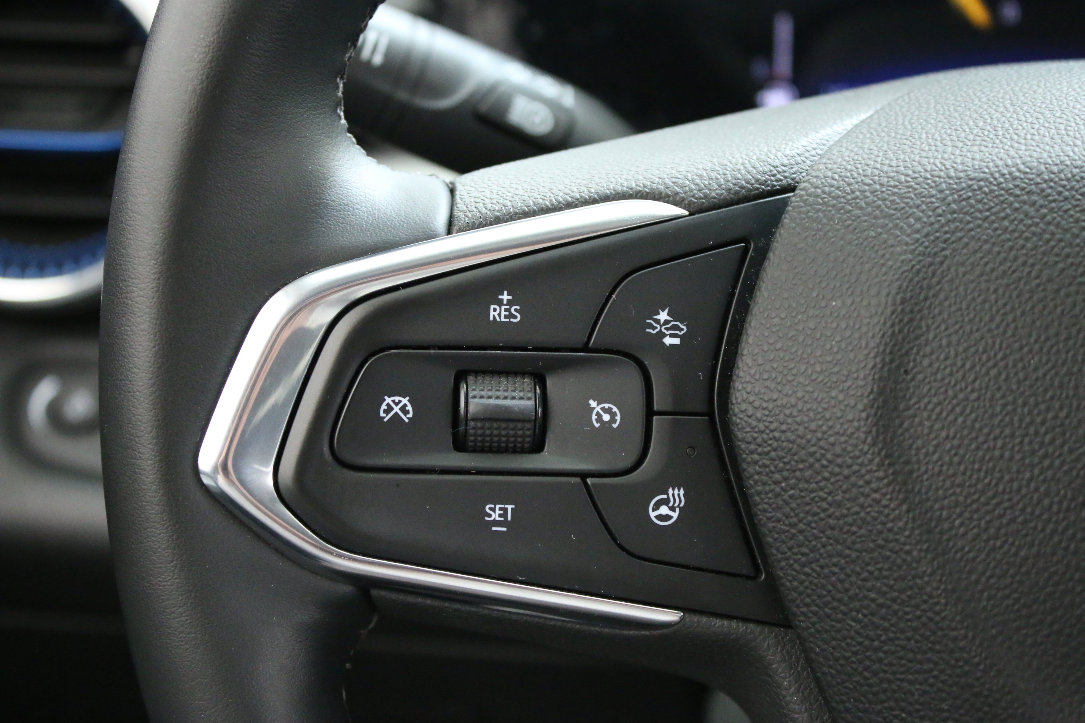 Used 2024 Chevrolet Trax LT w/ Driver Confidence Package FWD image 14