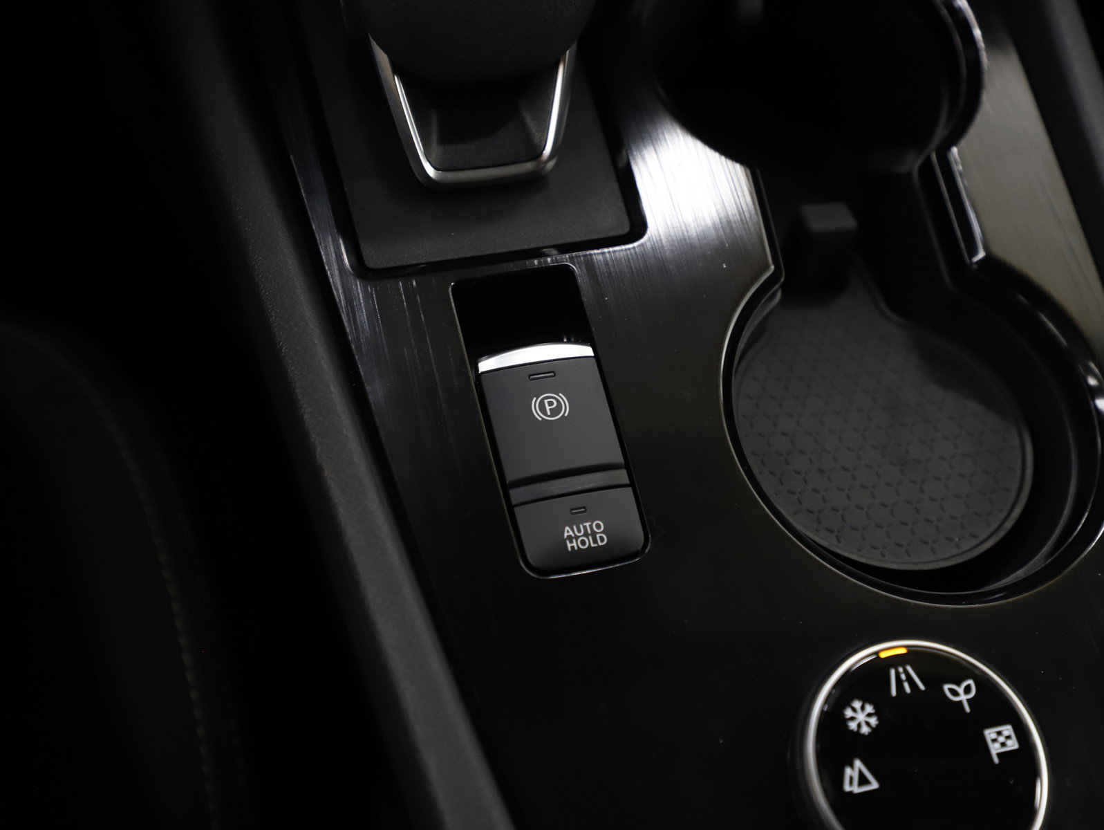 Used 2025 Nissan Rogue SV image 25