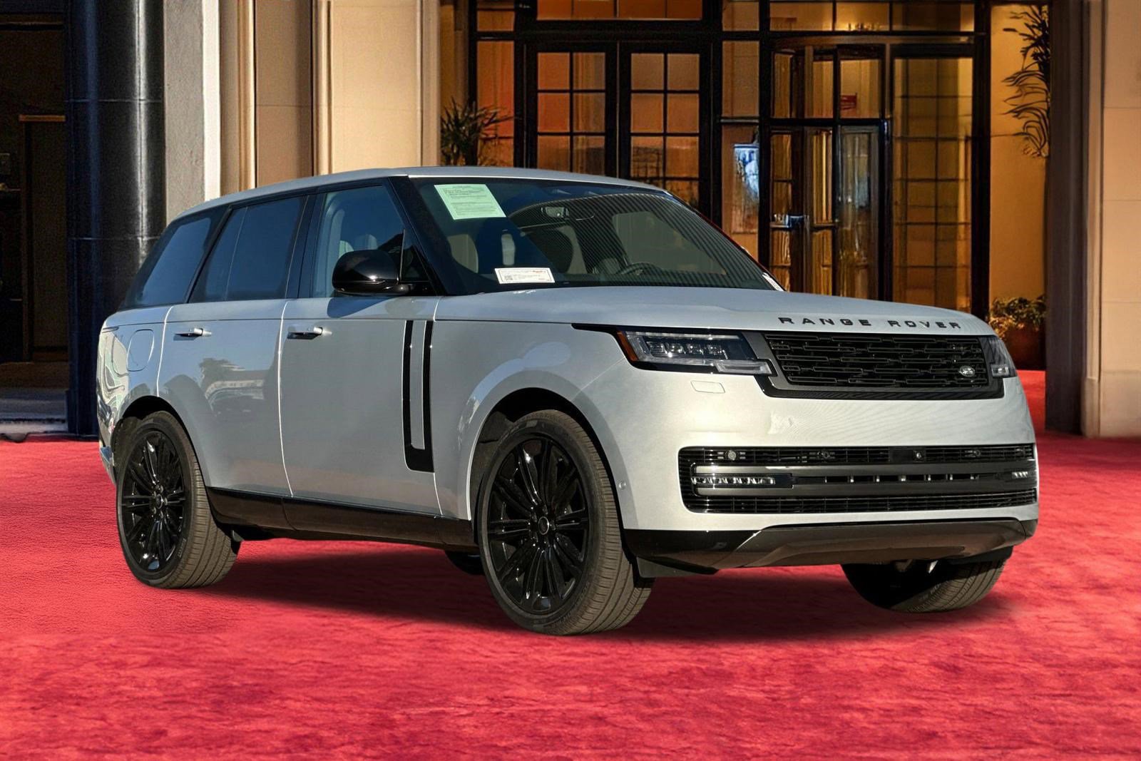 Used 2025 Land Rover Range Rover SE AWD/4WD image 6