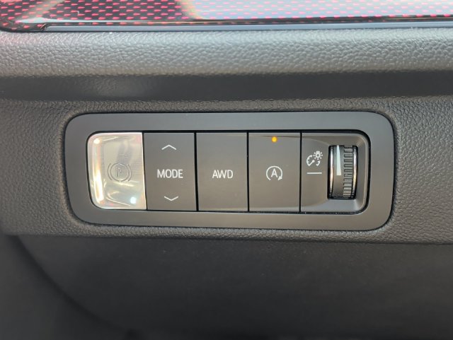 Used 2024 Chevrolet Traverse RS w/ LPO, Floor Liner Package AWD/4WD image 27