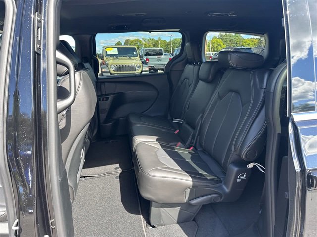 New 2026 Chrysler Pacifica Select image 10