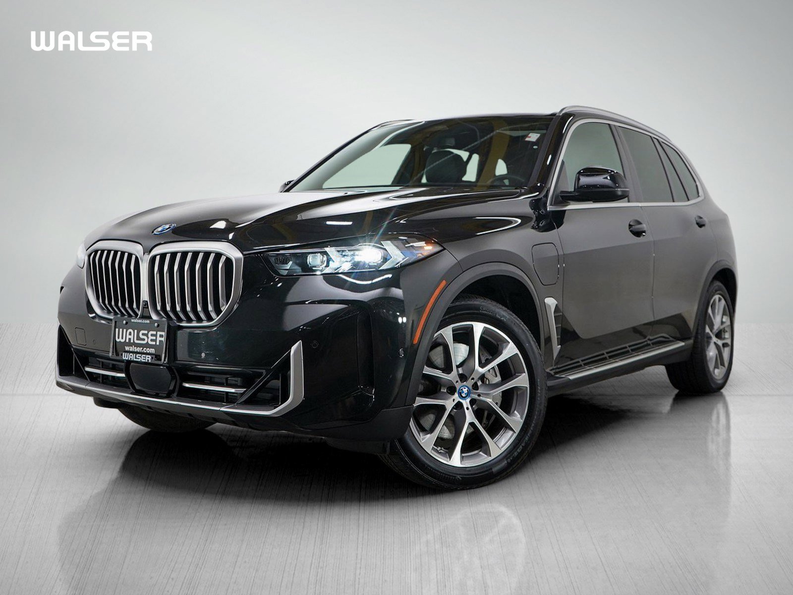 Used 2025 BMW X5 xDrive50e AWD/4WD image 1