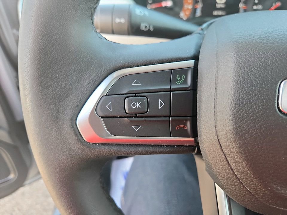 Used 2025 Jeep Compass Limited AWD/4WD image 17