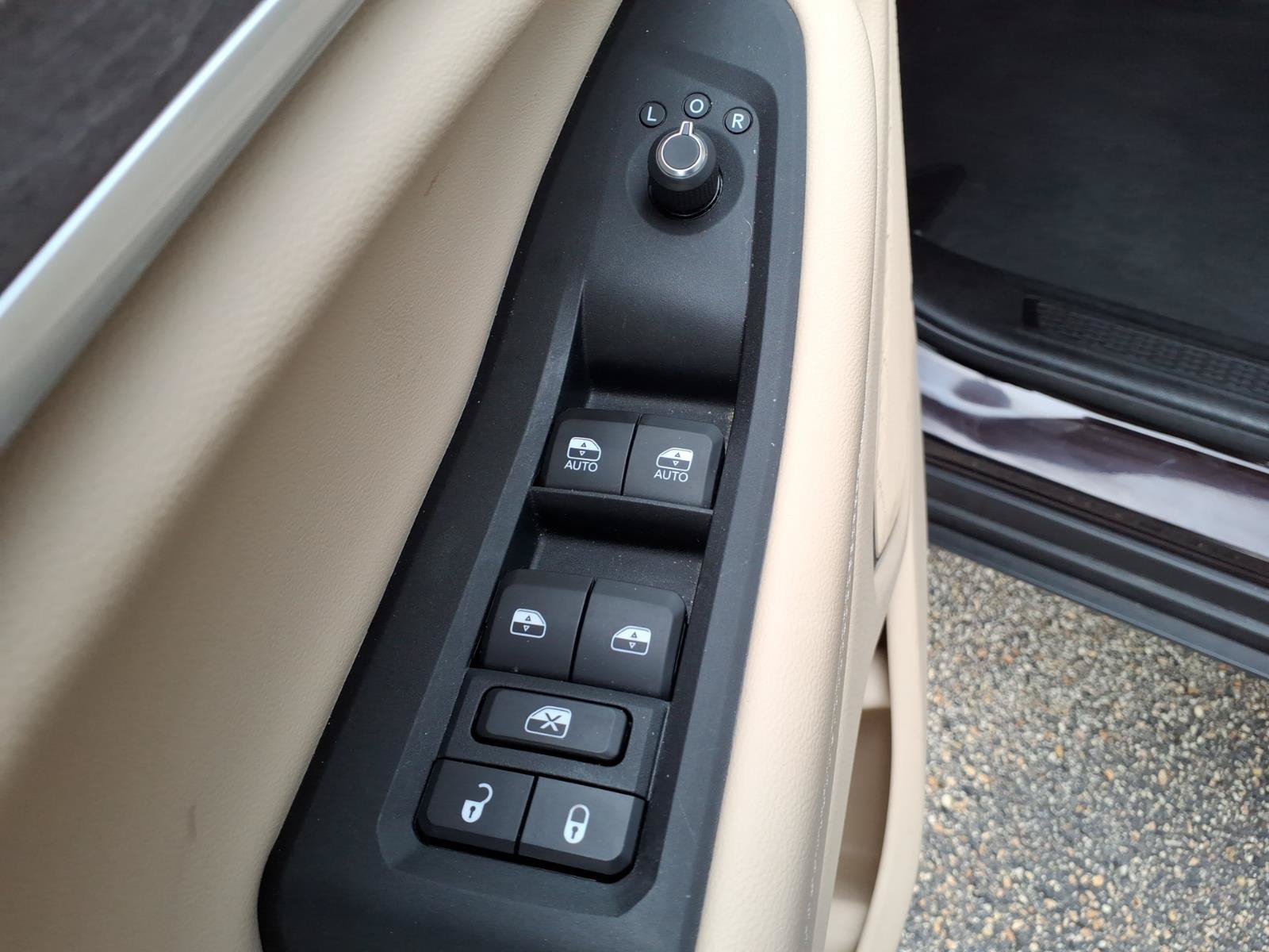 Certified 2022 Jeep Grand Cherokee L Limited AWD/4WD image 17