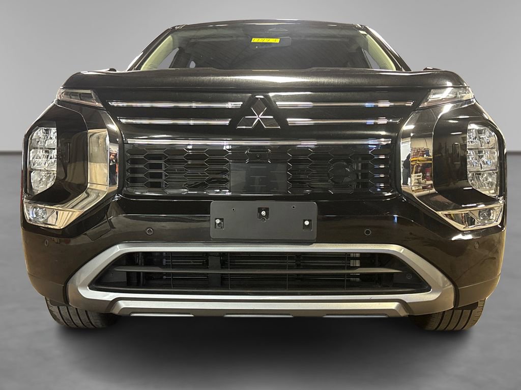 Used 2025 Mitsubishi Outlander SE image 13