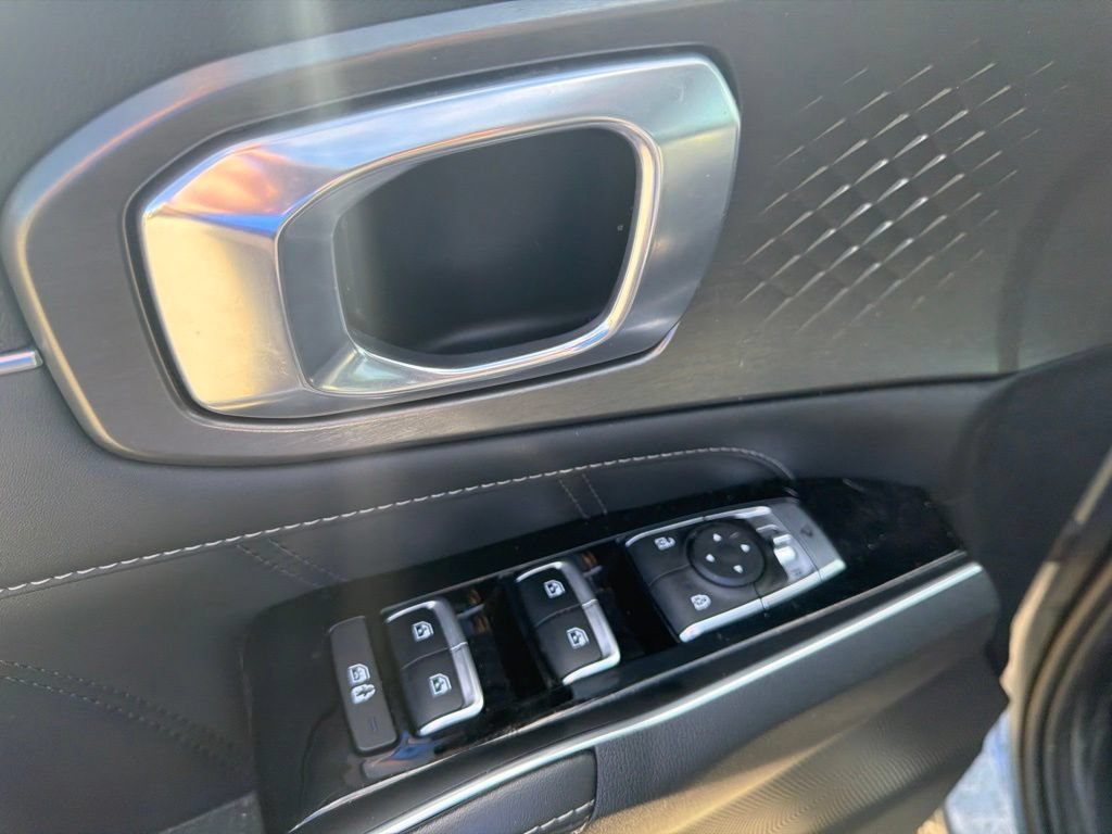 Certified 2023 Kia Sorento SX AWD/4WD image 16