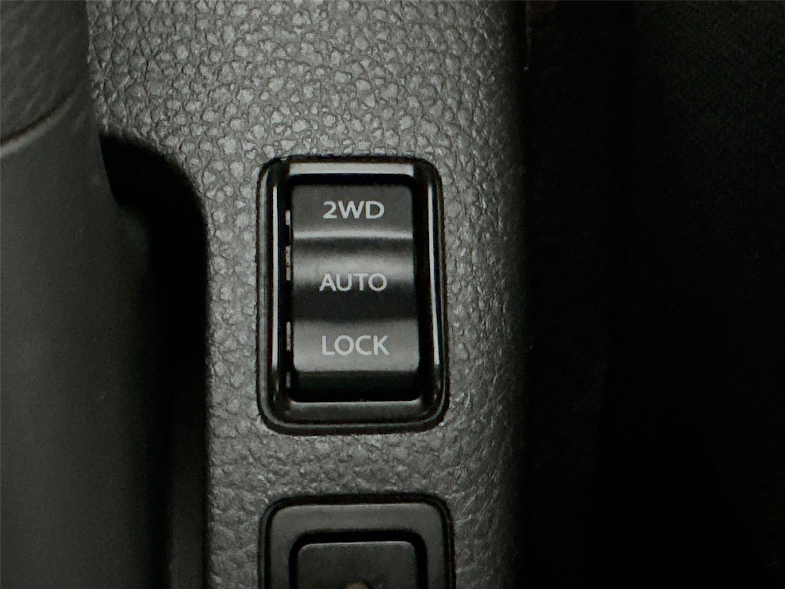 Used 2009 Suzuki SX4 AWD Hatchback w/ Touring Pkg image 31