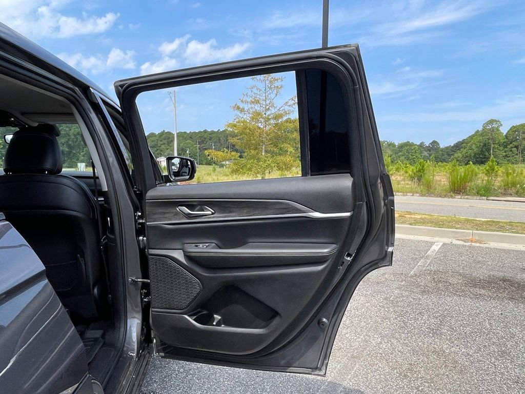 Used 2023 Jeep Grand Cherokee L Limited AWD/4WD image 57