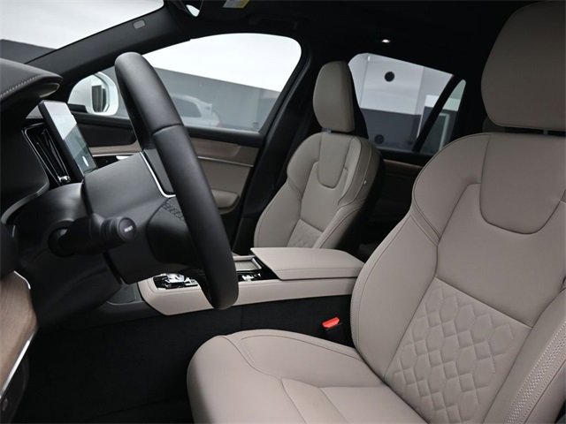 New 2026 Volvo XC90 B6 Plus w/ Protection Package Premier image 9