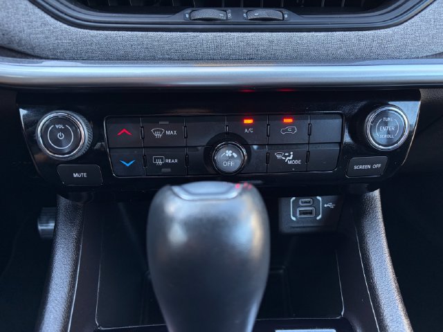 Used 2023 Jeep Compass Latitude AWD/4WD image 19