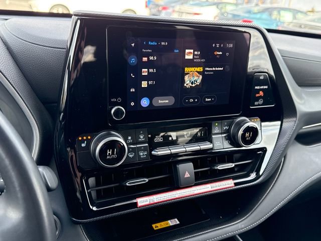 Used 2025 Toyota Highlander XSE image 16