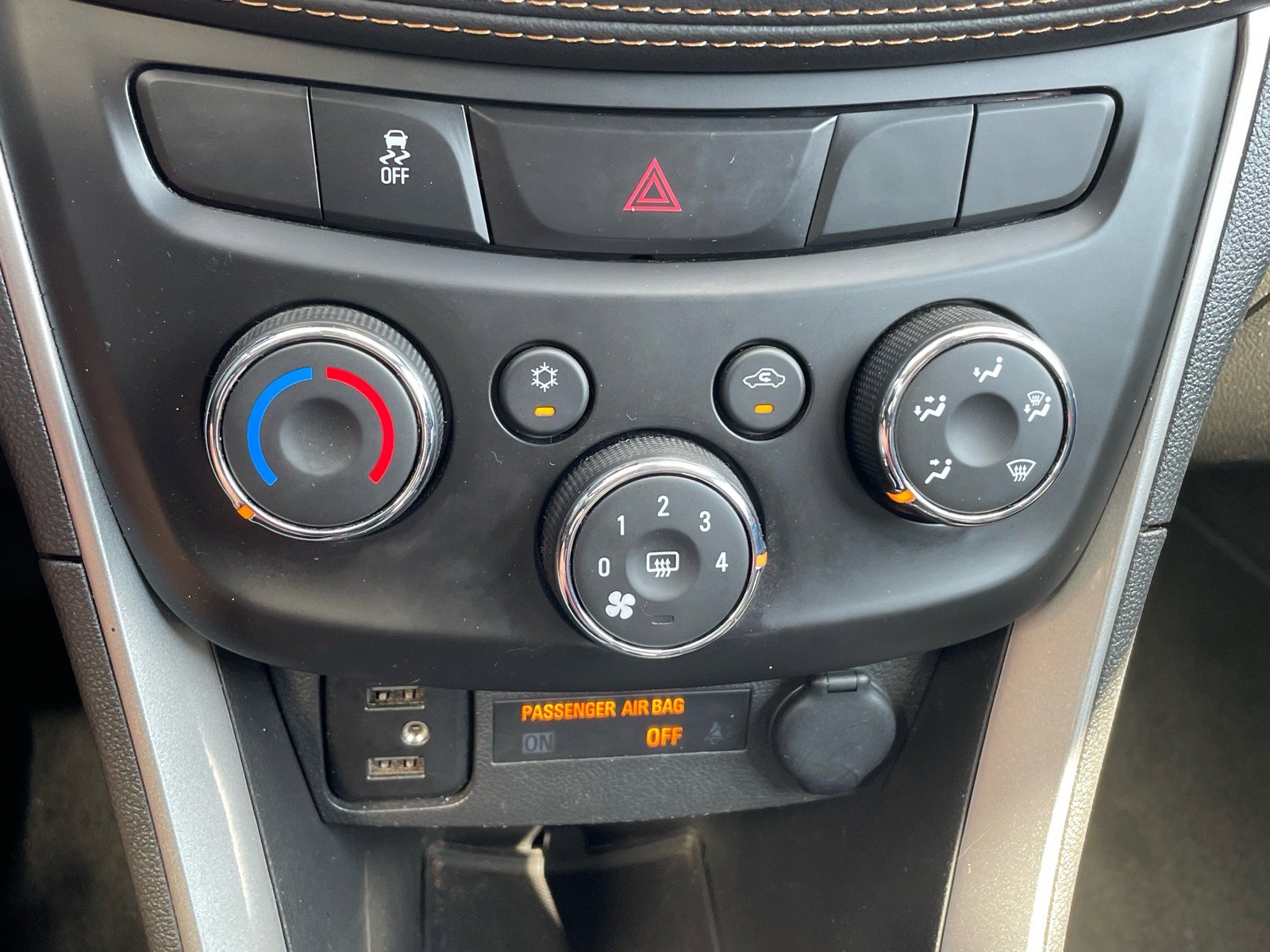 Used 2022 Chevrolet Trax LT w/ Driver Confidence Package AWD/4WD image 9