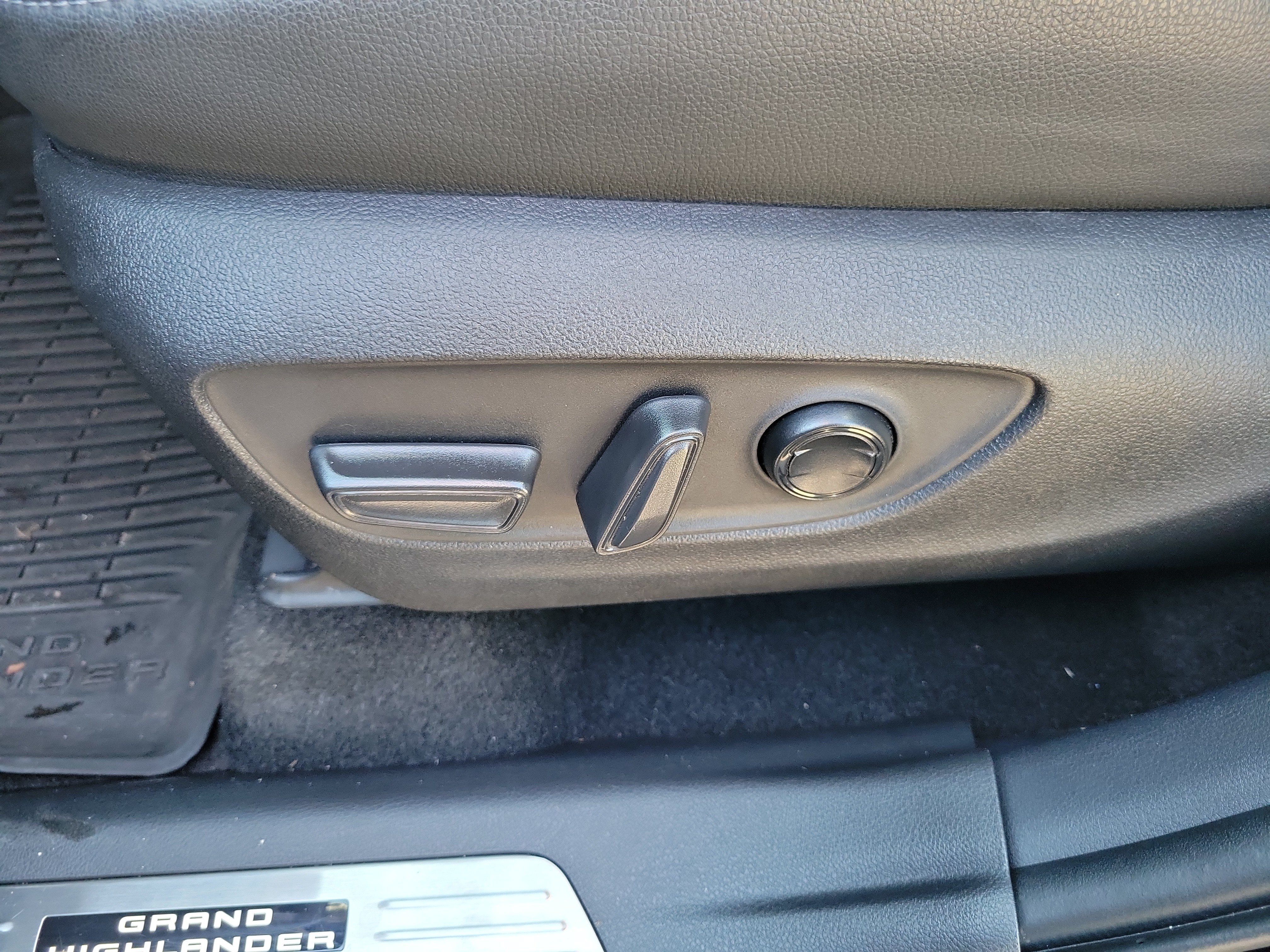 Used 2025 Toyota Grand Highlander AWD Hybrid image 23