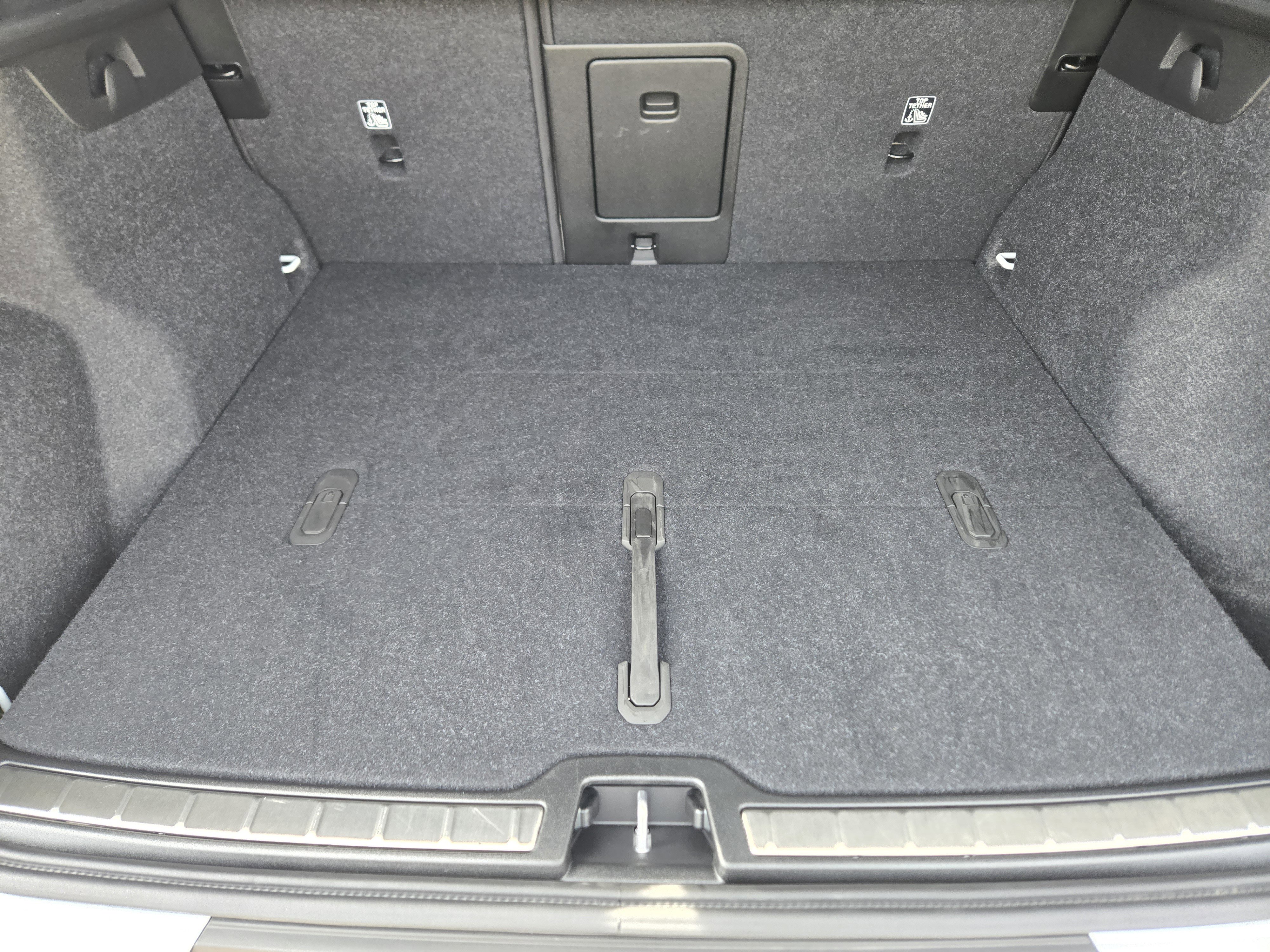 Used 2025 Volvo XC40 B5 Plus w/ Protection Package Premier image 43