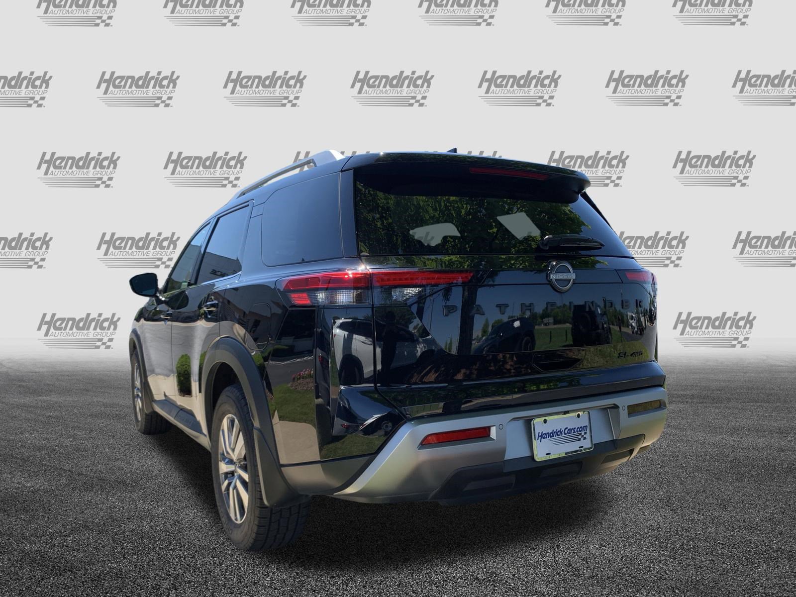 Used 2022 Nissan Pathfinder SL w/ Lighting Package (N92) AWD/4WD image 8