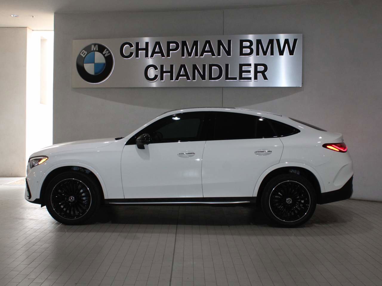 Used 2025 Mercedes-Benz GLC 300 4MATIC image 3