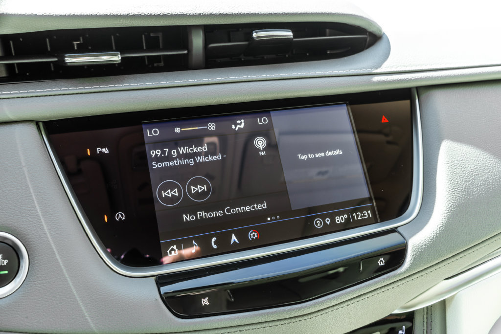 Used 2024 Cadillac XT5 Premium Luxury w/ LPO, Floor Liner Package AWD/4WD image 10