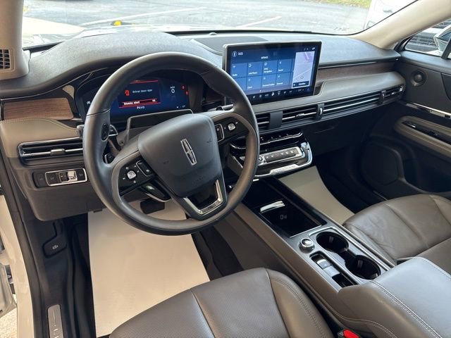 Used 2025 Lincoln Corsair Reserve w/ Equipment Group 202A image 17