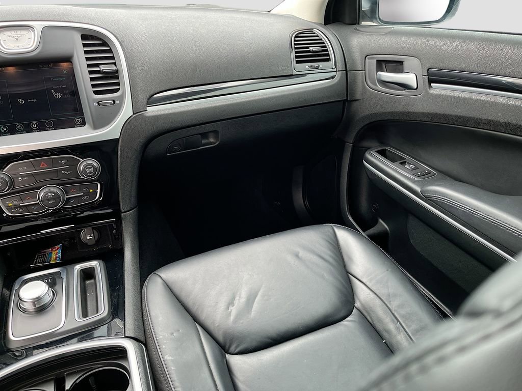 Used 2023 Chrysler 300 Touring L image 23