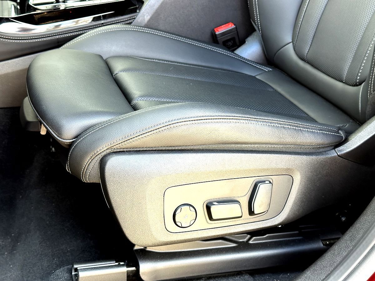 Certified 2025 BMW X4 xDrive30i image 11