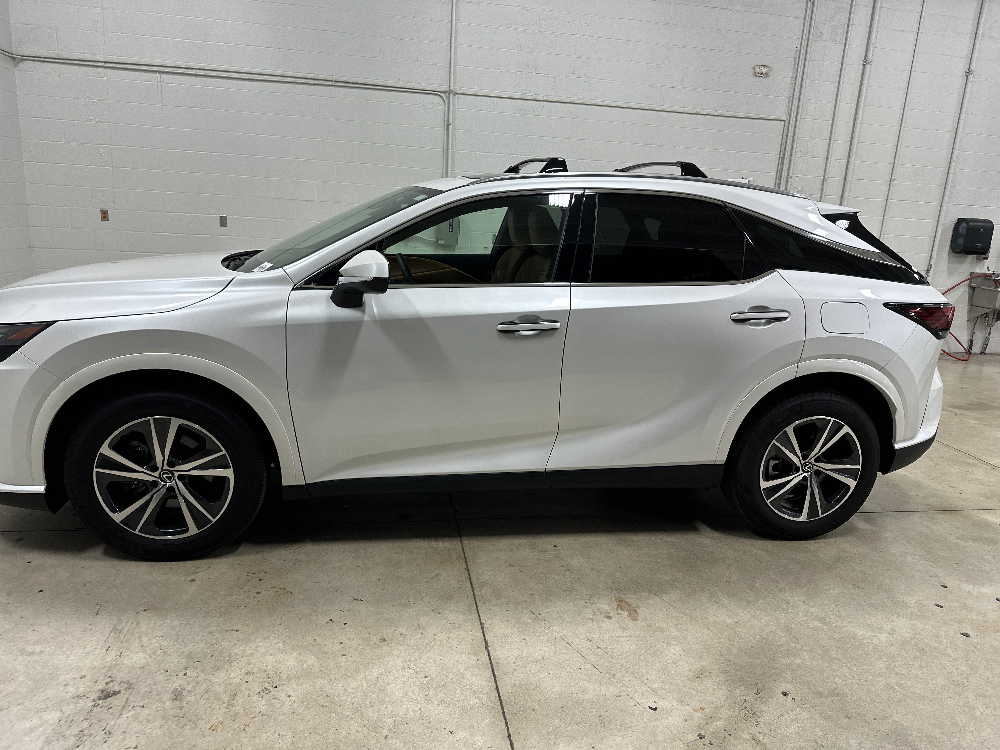 Certified 2025 Lexus RX 350h w/ Accessory Package (Z1) AWD/4WD image 7