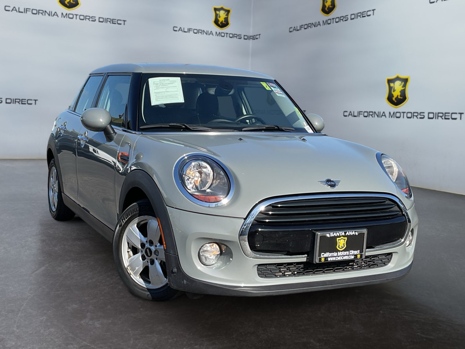 Used 2019 MINI Cooper 4-Door Hardtop w/ Storage Package FWD image 3