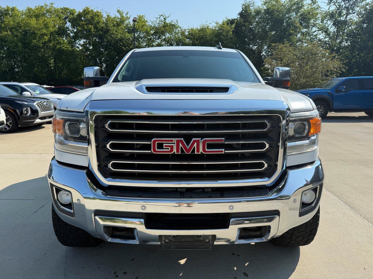 Used 2019 GMC Sierra 2500 SLT w/ Duramax Plus Package AWD/4WD image 2
