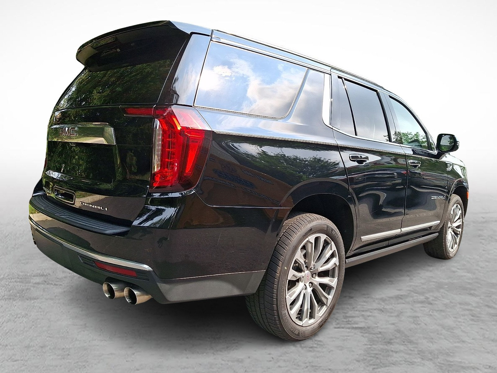 Used 2021 GMC Yukon Denali w/ Denali Premium Package AWD/4WD image 6