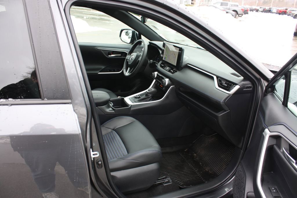 Used 2025 Toyota RAV4 XSE w/ Weather Package AWD/4WD image 10