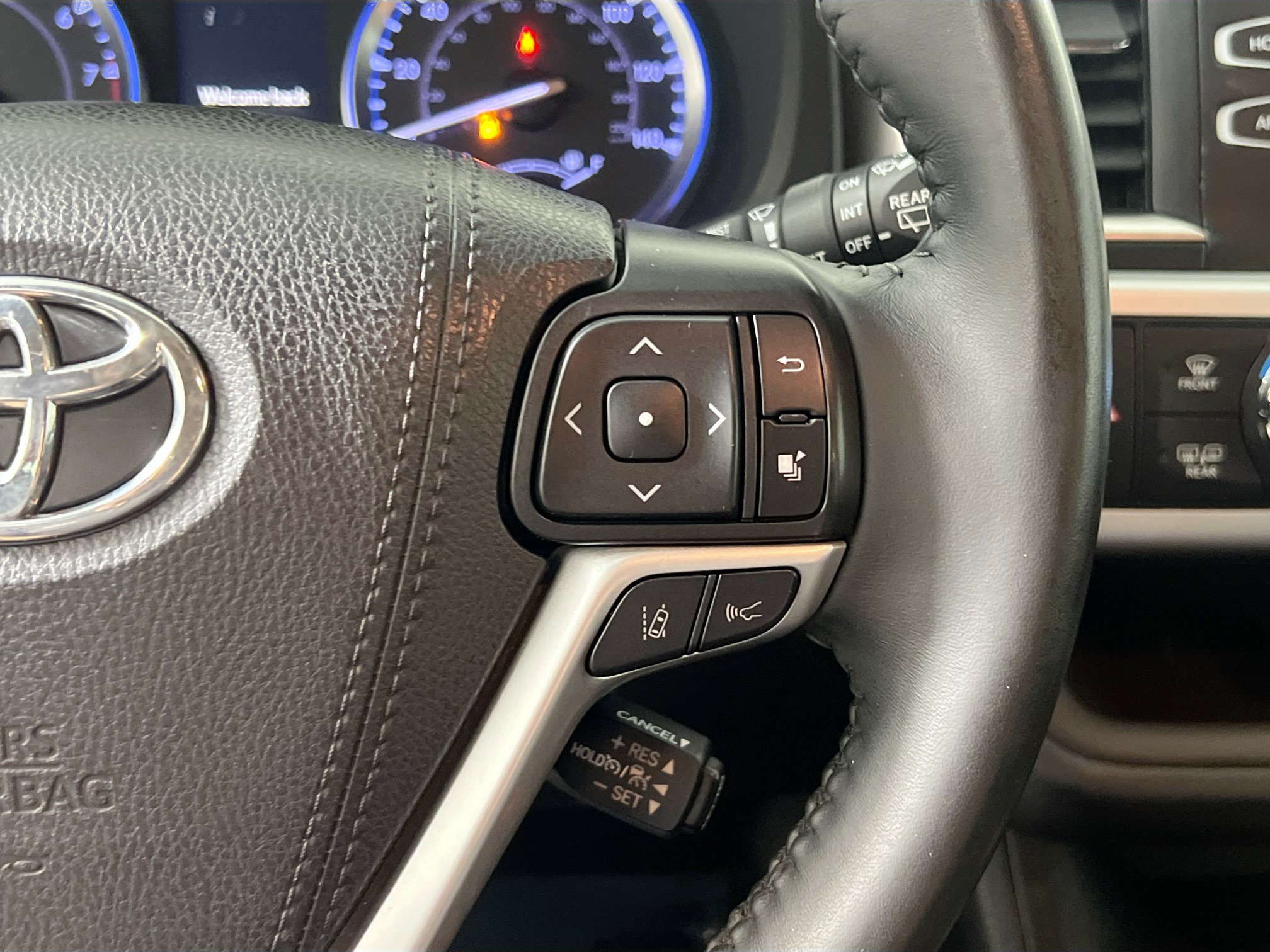 Used 2019 Toyota Highlander XLE FWD image 20