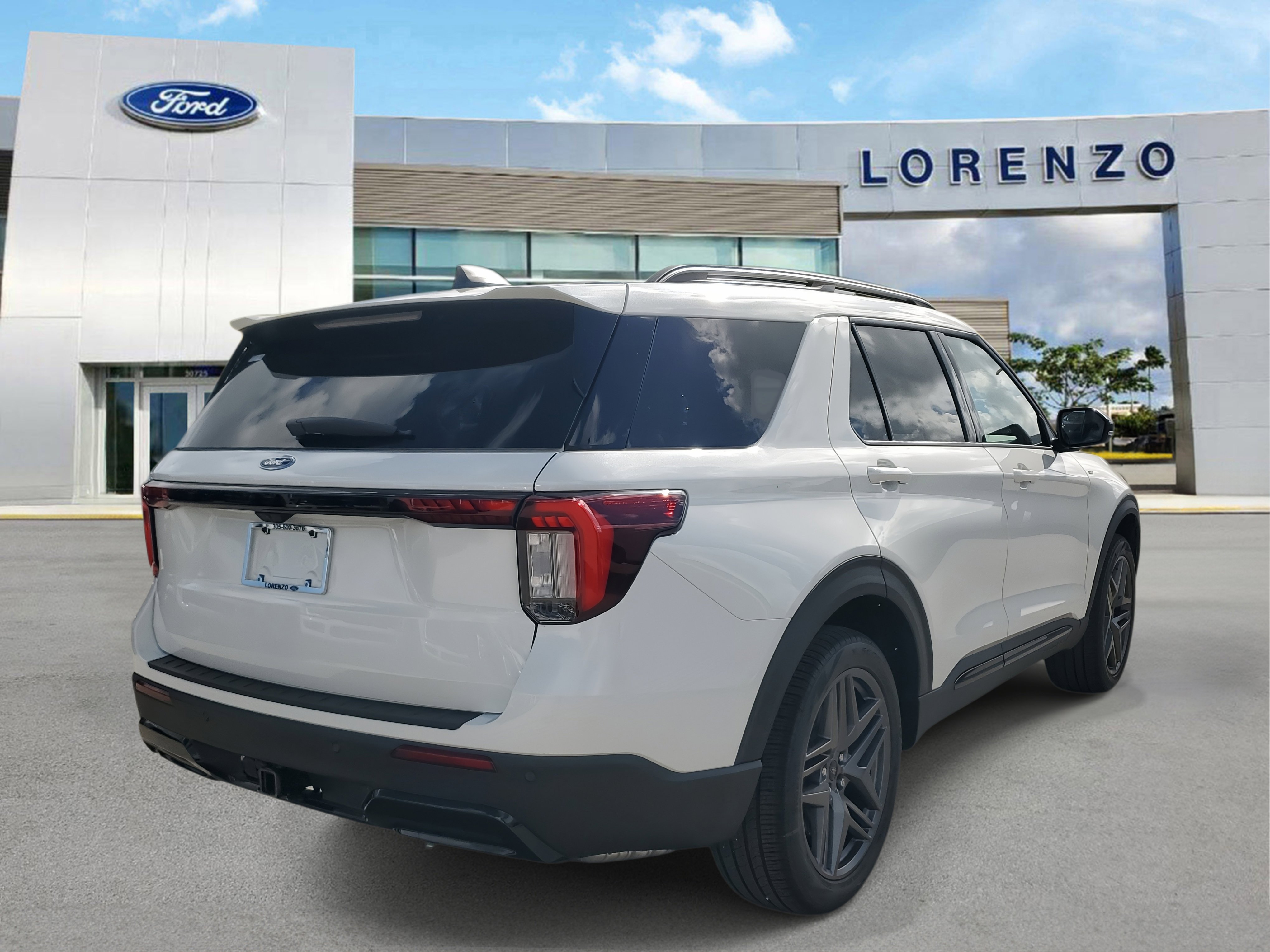 New 2026 Ford Explorer ST-Line w/ ST-Line Street Pack image 4
