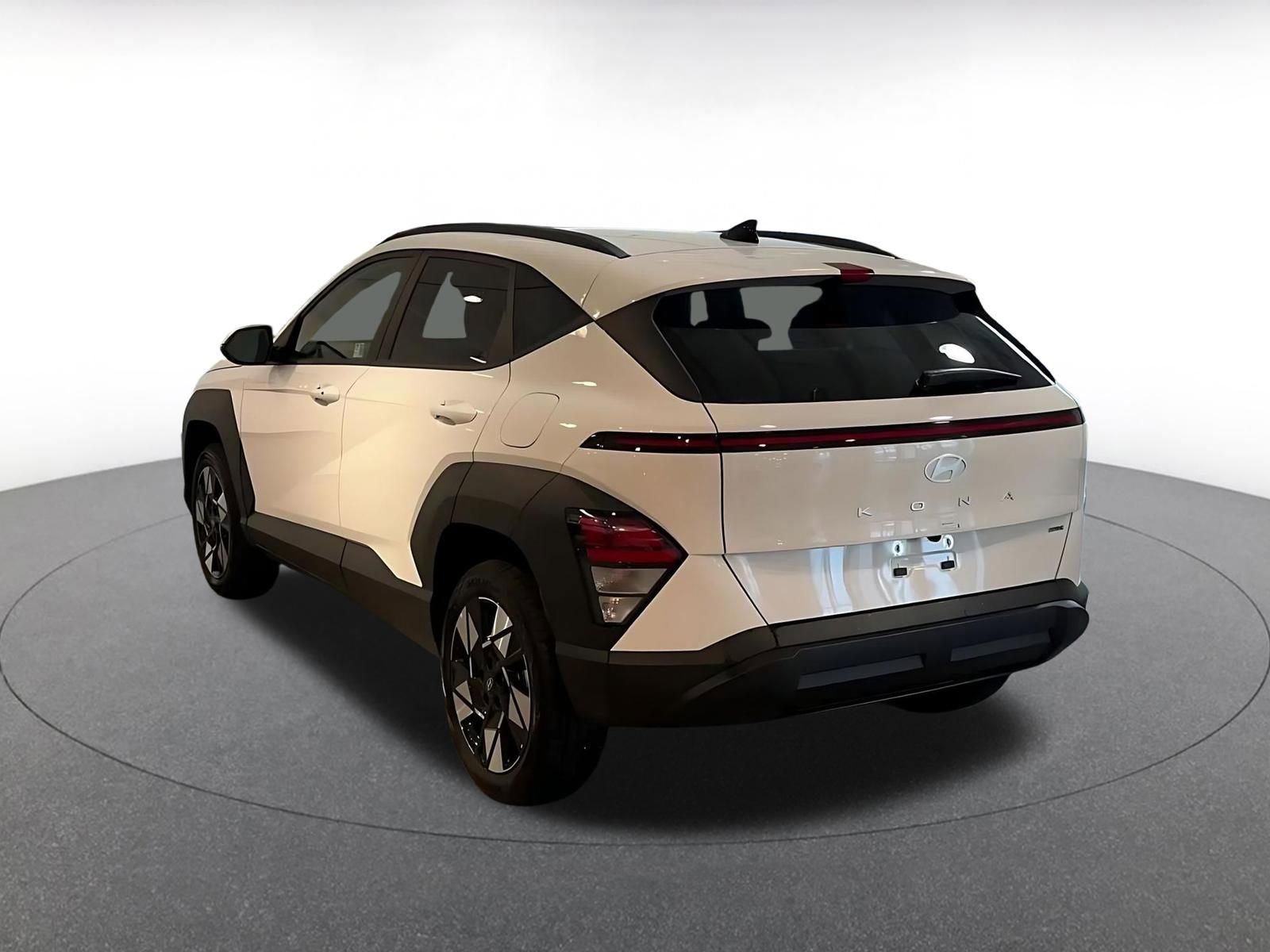 Used 2025 Hyundai Kona SEL image 11