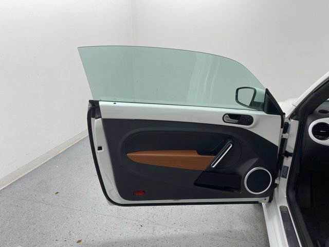 Used 2015 Volkswagen Beetle 1.8T Classic FWD image 24