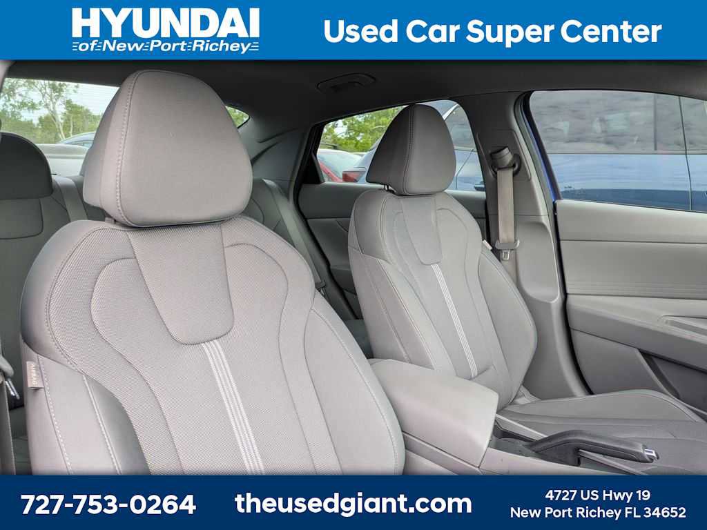 Used 2023 Hyundai Elantra SE w/ Cargo Package image 7