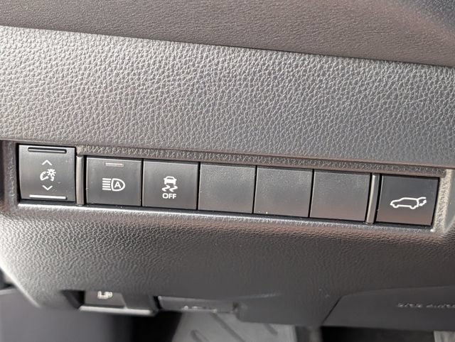 Used 2023 Toyota Venza XLE AWD/4WD image 24