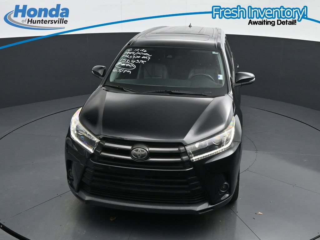 Used 2019 Toyota Highlander SE w/ Nightshade Edition AWD/4WD image 24