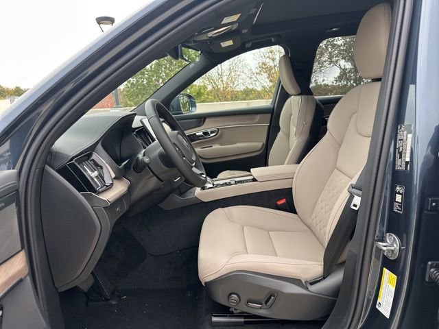New 2026 Volvo XC90 B6 Plus w/ Protection Package Premier image 13
