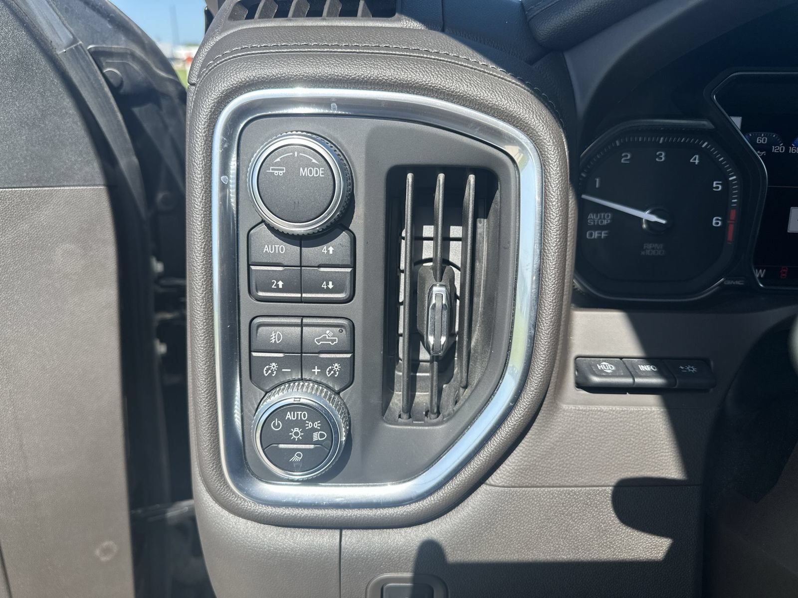 Used 2020 GMC Sierra 1500 Denali w/ Denali Ultimate Package AWD/4WD image 18