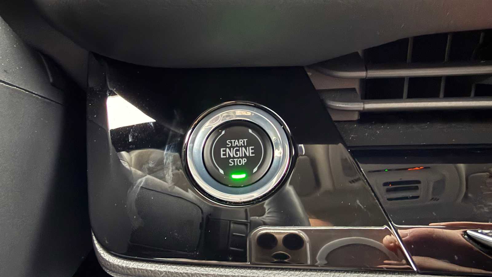 Used 2025 Buick Envision Avenir image 19