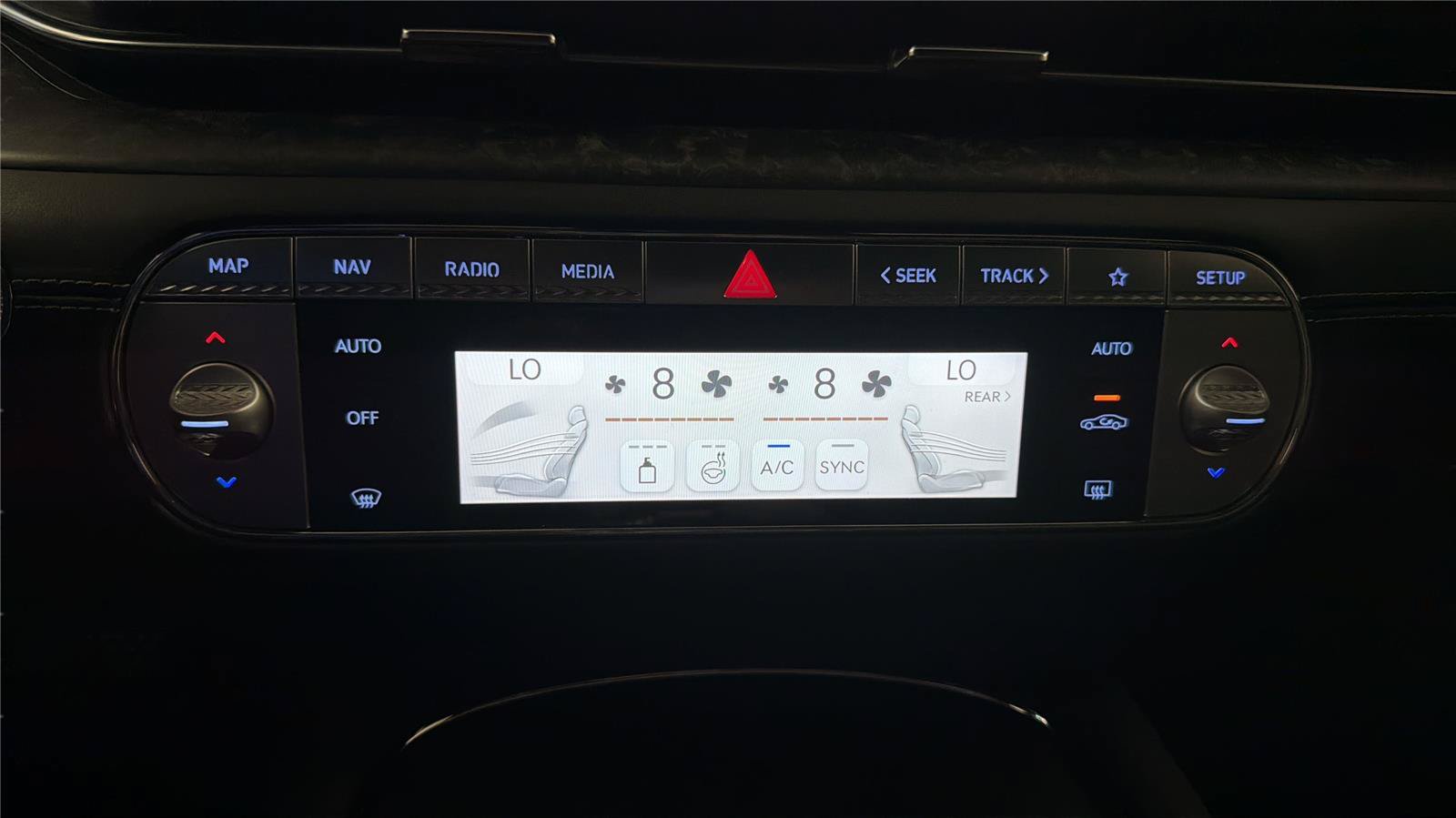 Used 2025 Genesis G90 3.5T AWD/4WD image 18
