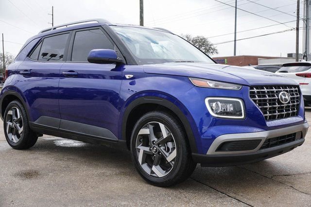 Used 2025 Hyundai Venue Limited image 2