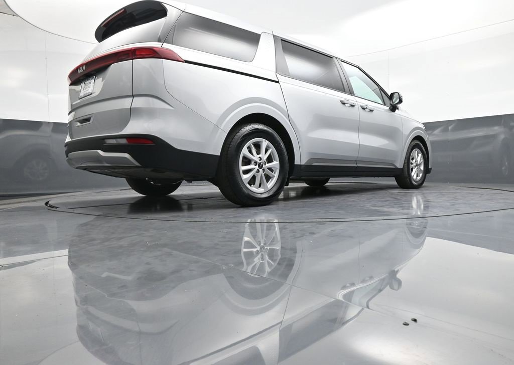 Certified 2023 Kia Carnival LX image 31
