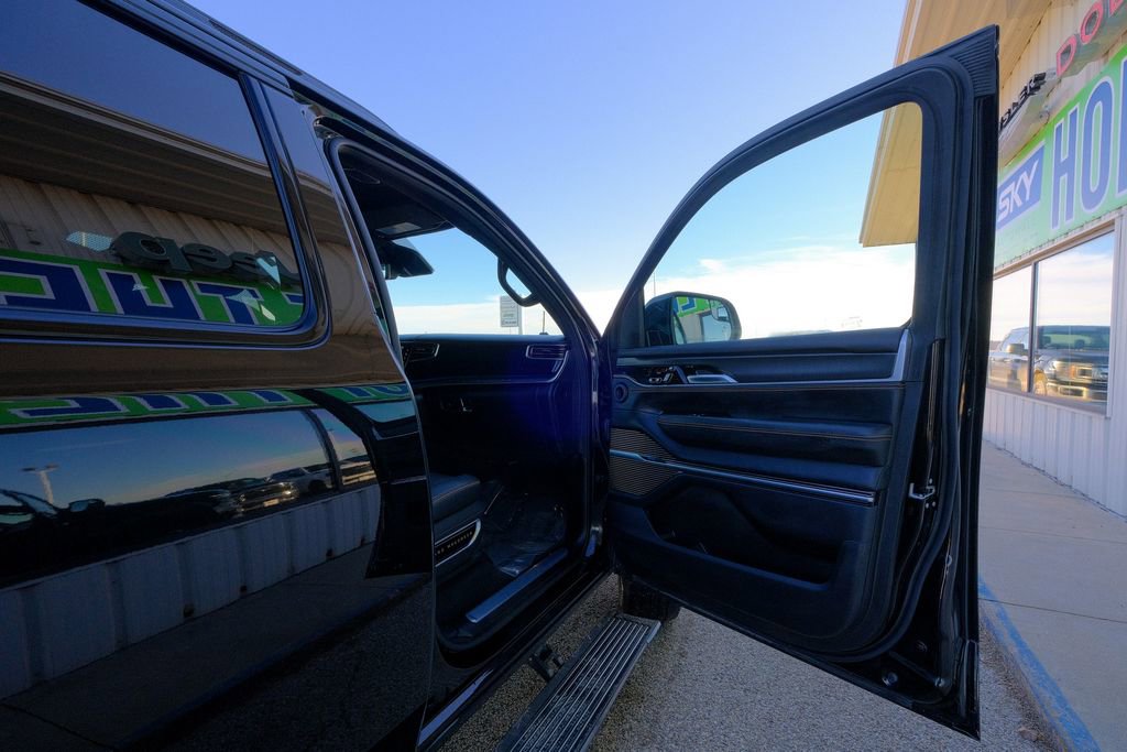 Used 2023 Jeep Grand Wagoneer L Series III w/ Rear Seat Video Group 1 image 15