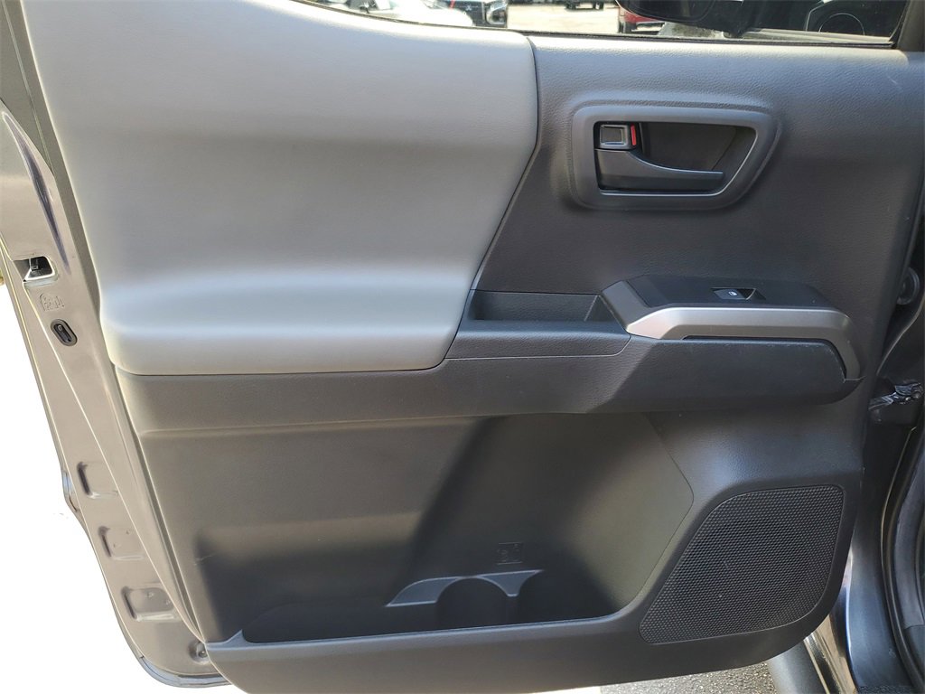 Used 2022 Toyota Tacoma SR5 w/ Technology Package image 11