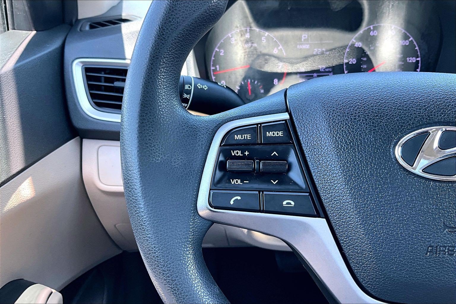 Used 2022 Hyundai Accent SE w/ Cargo Package FWD image 19