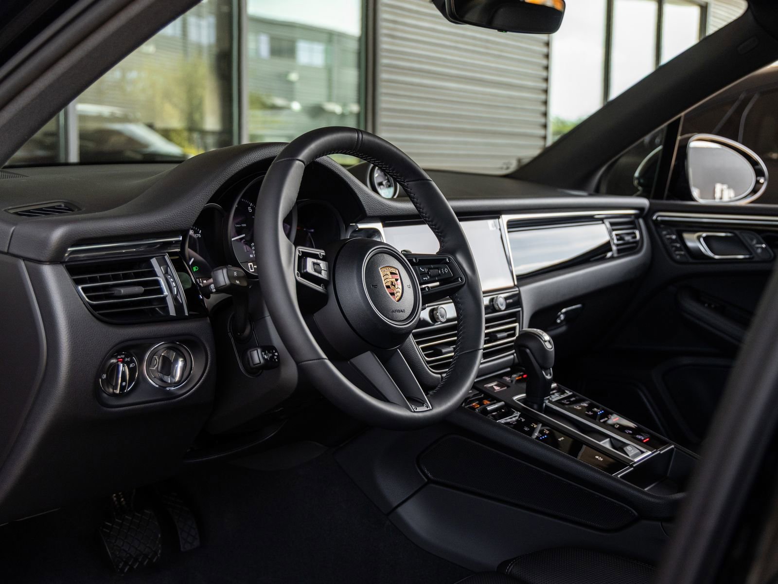 Certified 2026 Porsche Macan AWD/4WD image 4