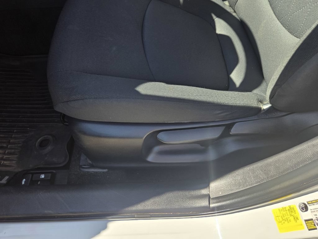 Used 2022 Toyota Corolla LE FWD image 14