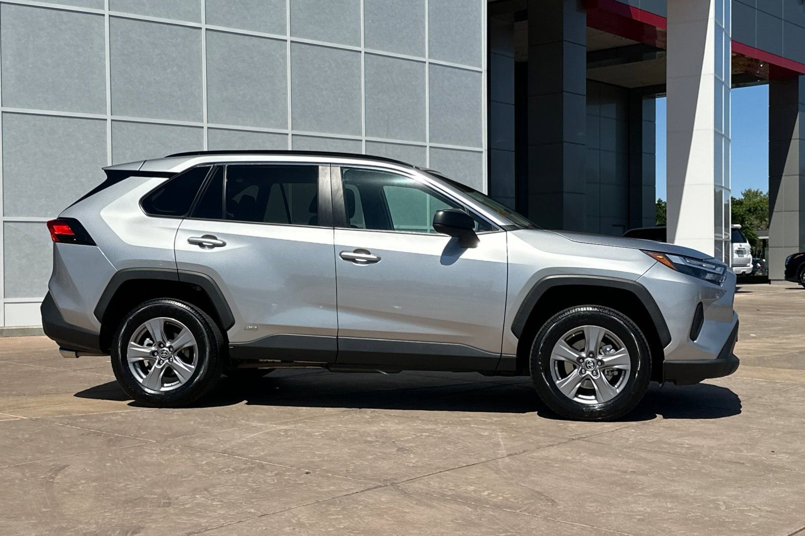 Certified 2023 Toyota RAV4 LE AWD/4WD image 3