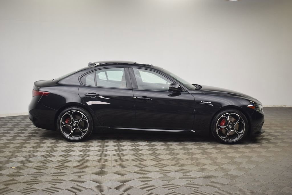 Used 2022 Alfa Romeo Giulia Veloce image 13